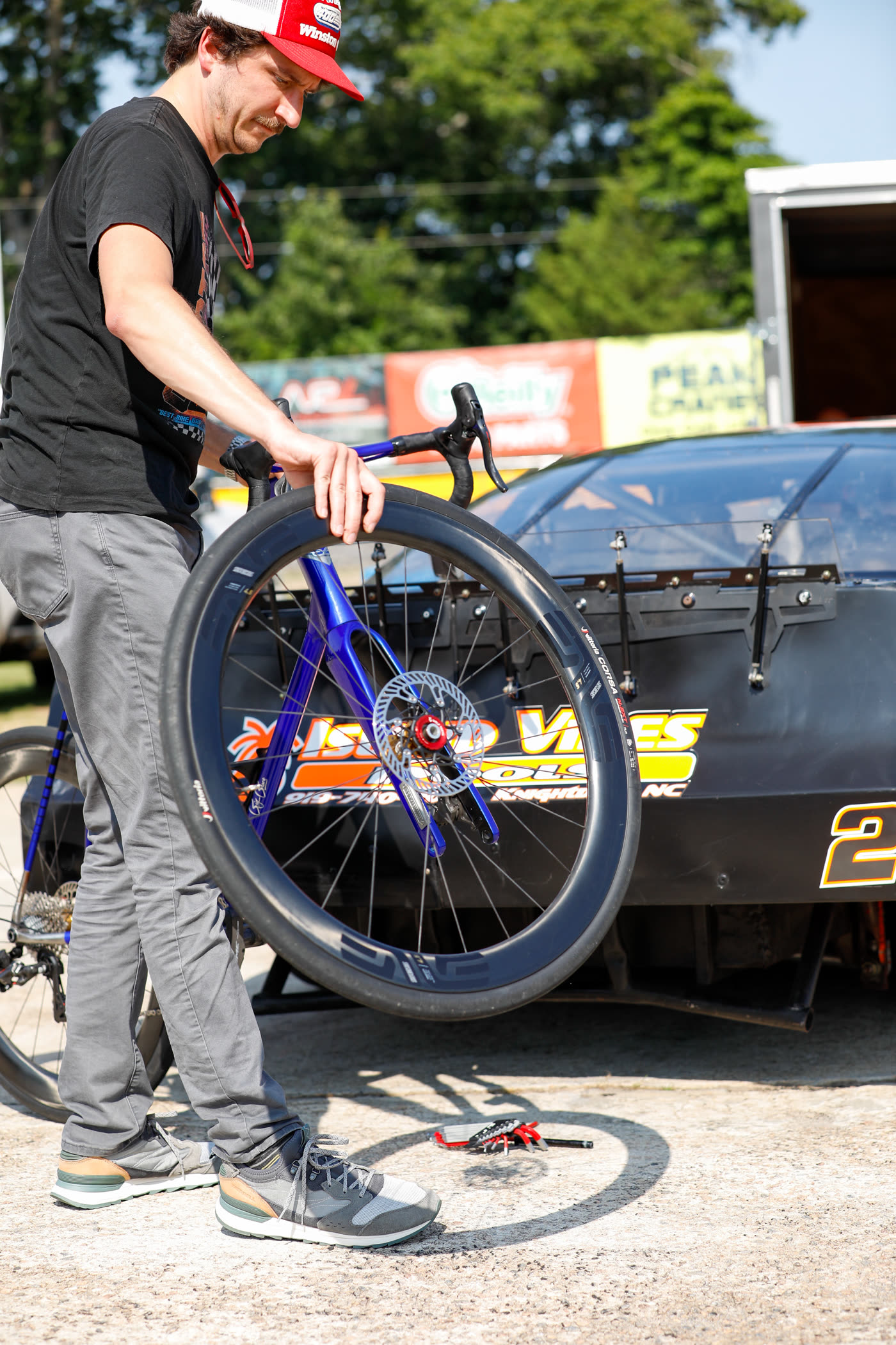 Lifting the 427 down off the race car roof