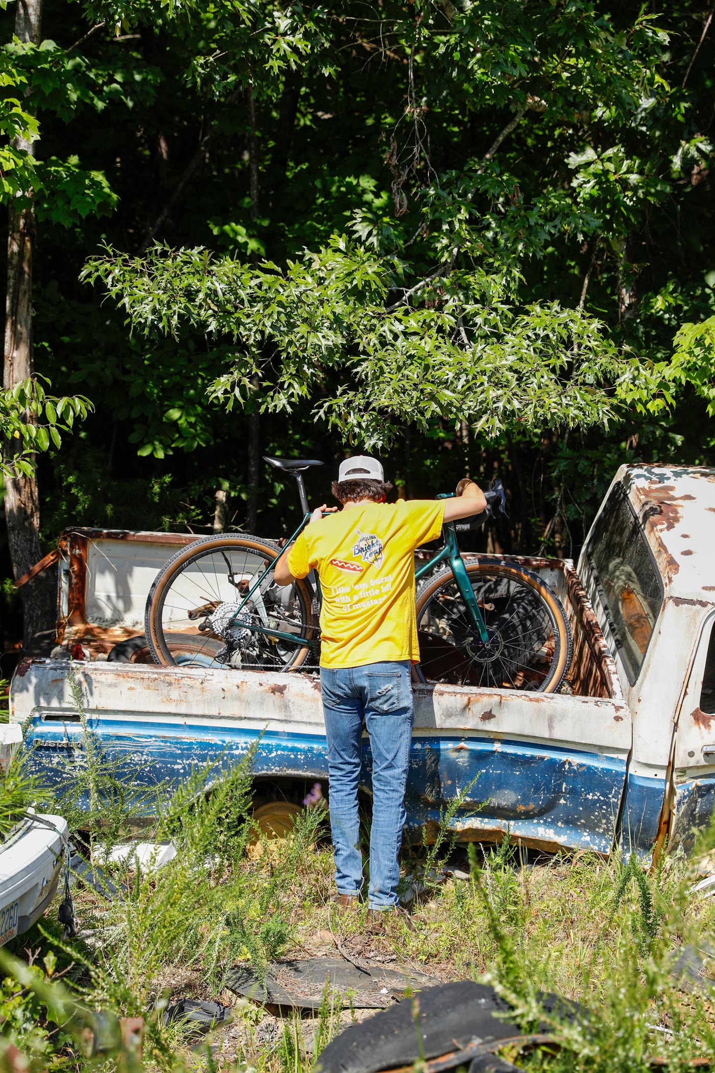 Loading the 401 into the bed of a junked muscle truck
