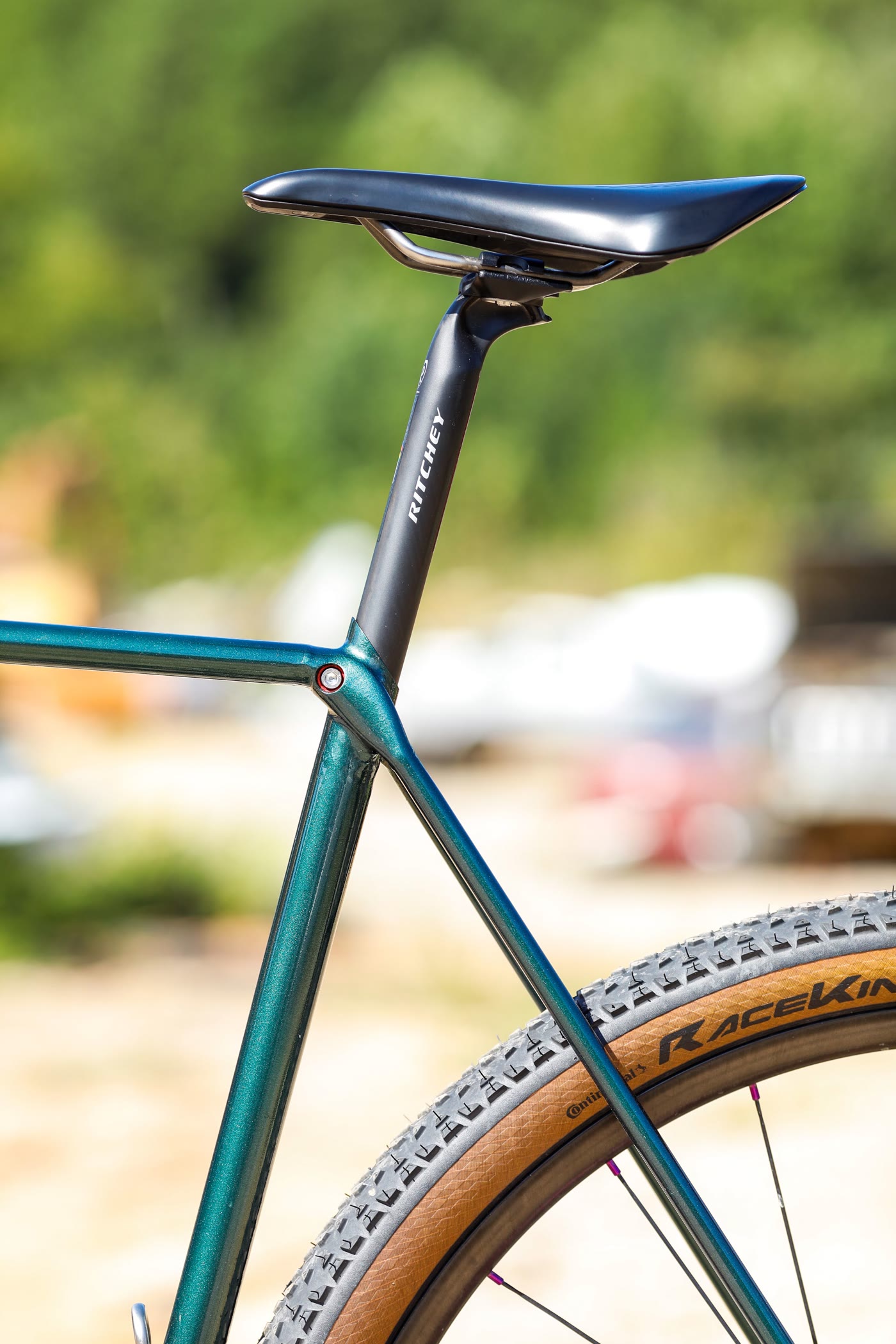 Saddle and seatpost rising from the seat tube