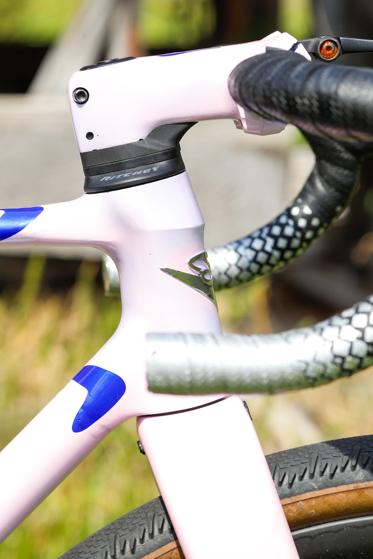 Head tube, stem, and bar junction detail