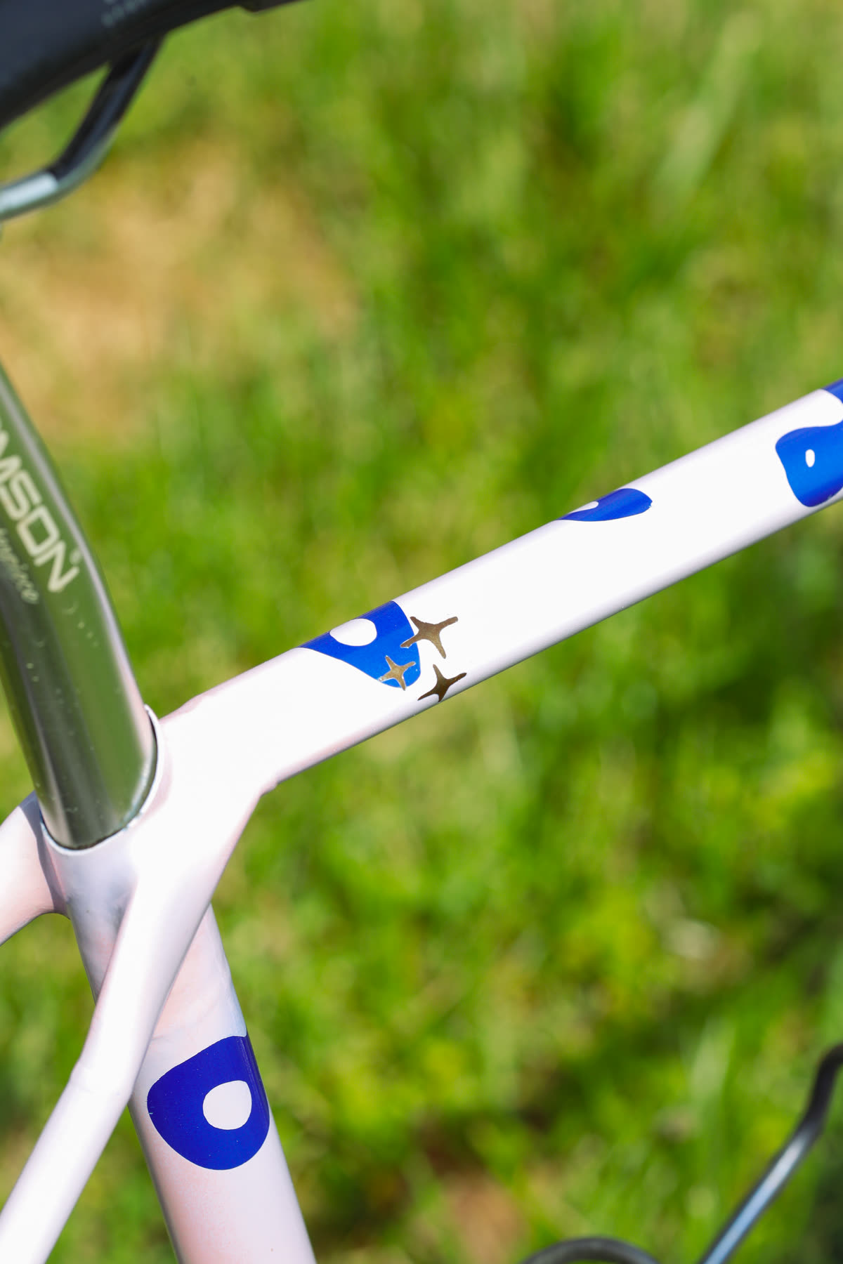 Top tube with gold star custom paint detailing