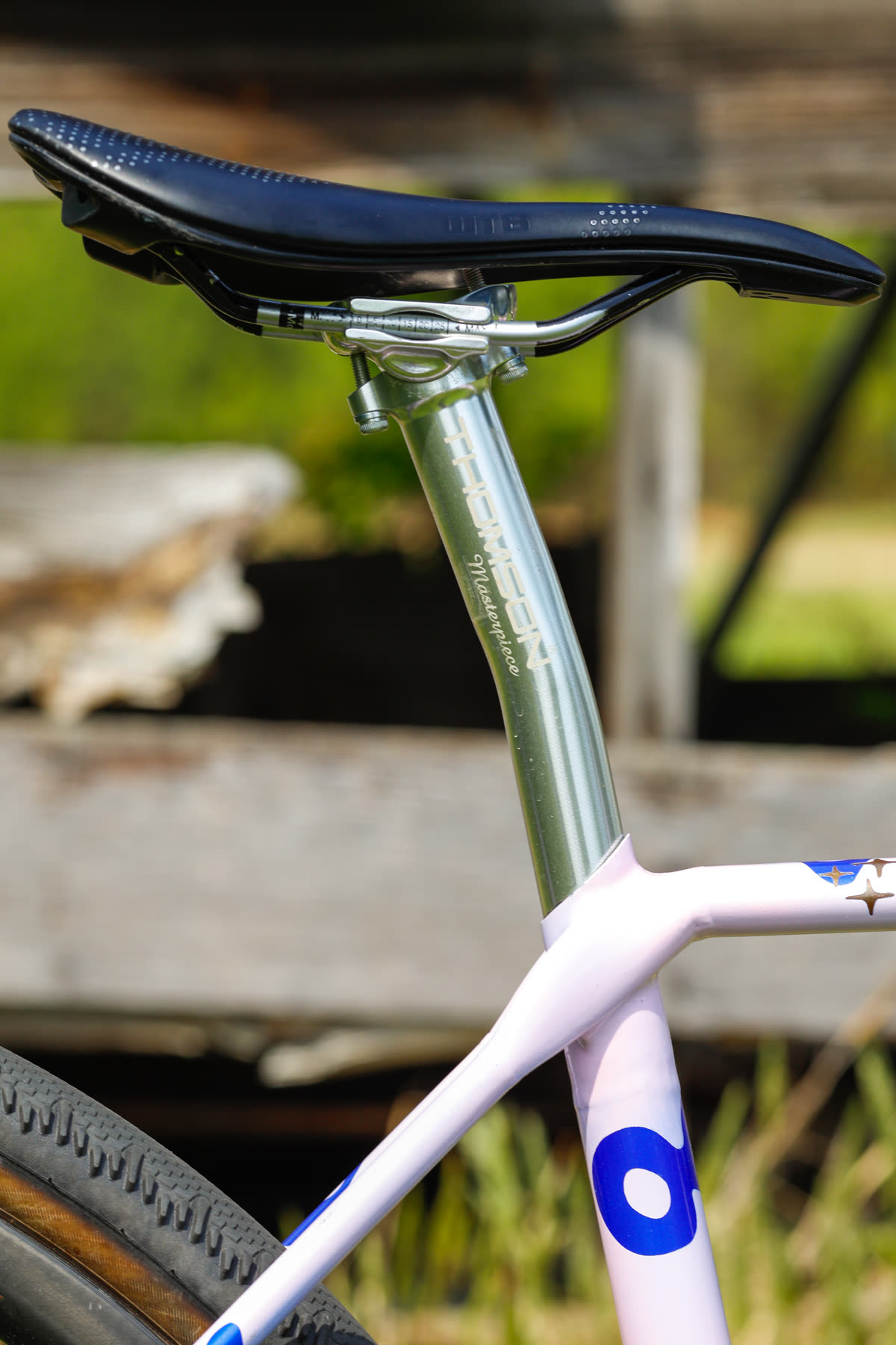Saddle and seatpost - Thomson post detail